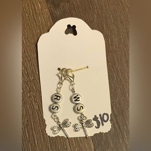 Right side (RS) and wrong side (WS) stitch marker set. For knitting and crochet.